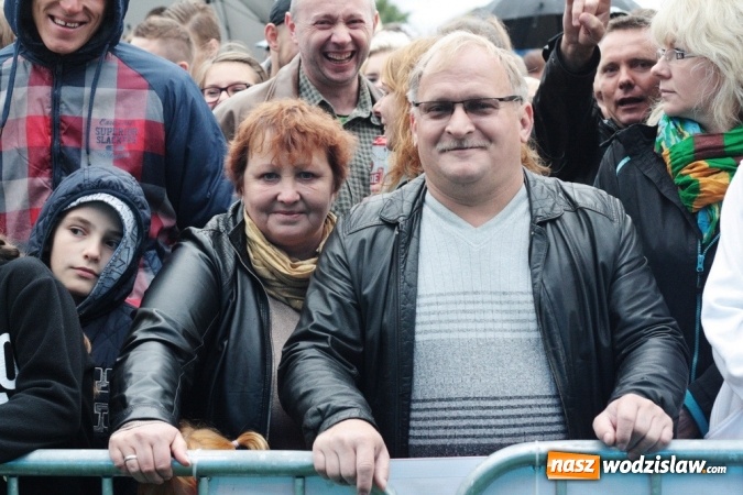 Zdjęcie w galerii na portalu naszwodzislaw.com: Donatan & Cleo oraz grupa Dżem na finał dożynek w Bukowie wiadomości z regionu