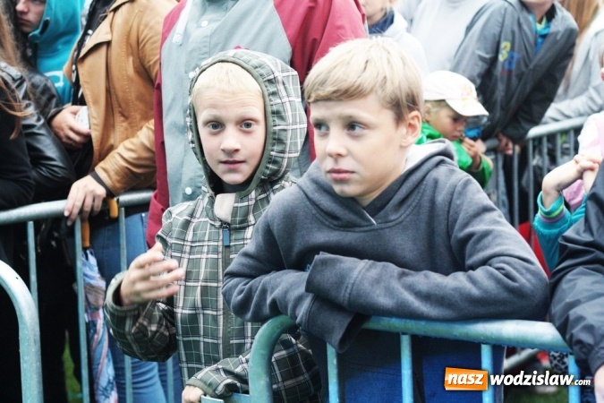 Zdjęcie w galerii na portalu naszwodzislaw.com: Donatan & Cleo oraz grupa Dżem na finał dożynek w Bukowie wiadomości z regionu