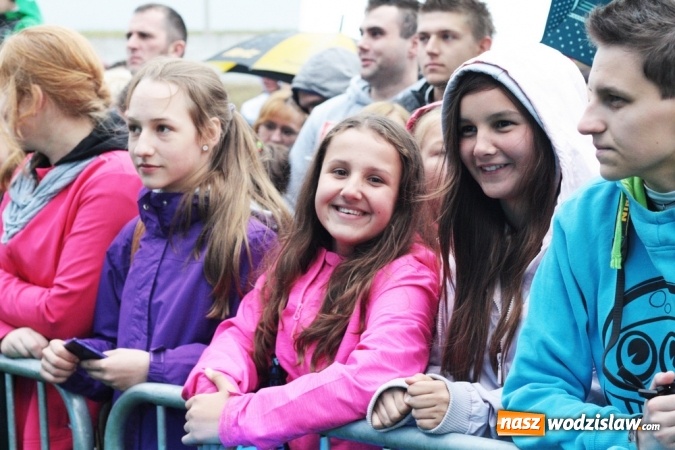 Zdjęcie w galerii na portalu naszwodzislaw.com: Donatan & Cleo oraz grupa Dżem na finał dożynek w Bukowie wiadomości z regionu