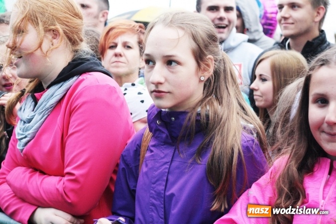 Zdjęcie w galerii na portalu naszwodzislaw.com: Donatan & Cleo oraz grupa Dżem na finał dożynek w Bukowie wiadomości z regionu