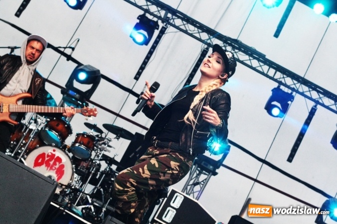 Zdjęcie w galerii na portalu naszwodzislaw.com: Donatan & Cleo oraz grupa Dżem na finał dożynek w Bukowie wiadomości z regionu