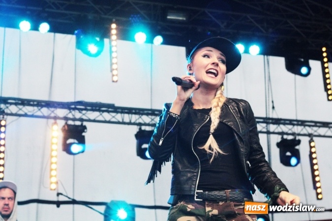 Zdjęcie w galerii na portalu naszwodzislaw.com: Donatan & Cleo oraz grupa Dżem na finał dożynek w Bukowie wiadomości z regionu