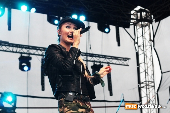 Zdjęcie w galerii na portalu naszwodzislaw.com: Donatan & Cleo oraz grupa Dżem na finał dożynek w Bukowie wiadomości z regionu