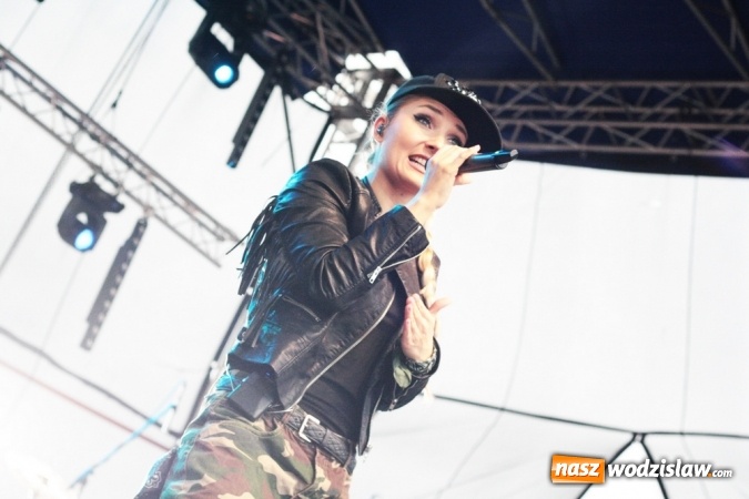 Zdjęcie w galerii na portalu naszwodzislaw.com: Donatan & Cleo oraz grupa Dżem na finał dożynek w Bukowie wiadomości z regionu