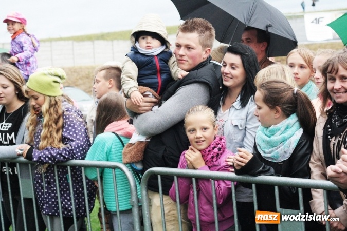 Zdjęcie w galerii na portalu naszwodzislaw.com: Donatan & Cleo oraz grupa Dżem na finał dożynek w Bukowie wiadomości z regionu