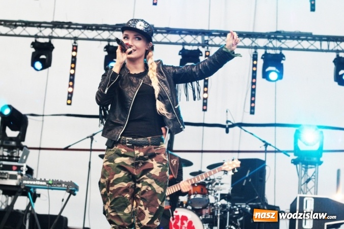 Zdjęcie w galerii na portalu naszwodzislaw.com: Donatan & Cleo oraz grupa Dżem na finał dożynek w Bukowie wiadomości z regionu