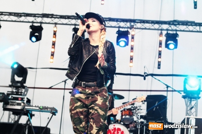 Zdjęcie w galerii na portalu naszwodzislaw.com: Donatan & Cleo oraz grupa Dżem na finał dożynek w Bukowie wiadomości z regionu