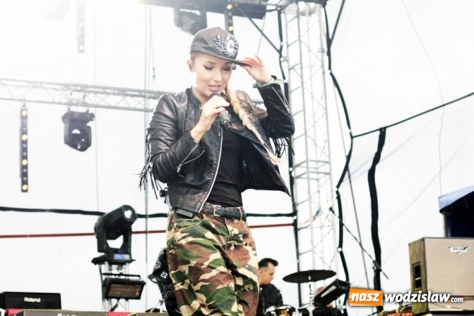 Zdjęcie w galerii na portalu naszwodzislaw.com: Donatan & Cleo oraz grupa Dżem na finał dożynek w Bukowie wiadomości z regionu