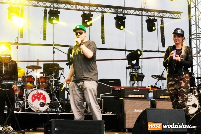 Zdjęcie w galerii na portalu naszwodzislaw.com: Donatan & Cleo oraz grupa Dżem na finał dożynek w Bukowie wiadomości z regionu