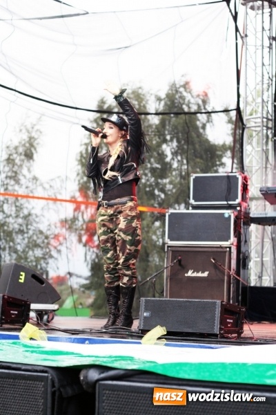 Zdjęcie w galerii na portalu naszwodzislaw.com: Donatan & Cleo oraz grupa Dżem na finał dożynek w Bukowie wiadomości z regionu