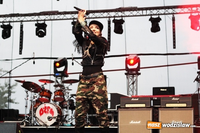 Zdjęcie w galerii na portalu naszwodzislaw.com: Donatan & Cleo oraz grupa Dżem na finał dożynek w Bukowie wiadomości z regionu