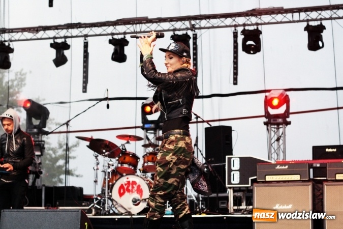 Zdjęcie w galerii na portalu naszwodzislaw.com: Donatan & Cleo oraz grupa Dżem na finał dożynek w Bukowie wiadomości z regionu