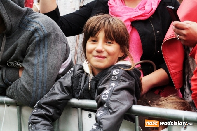 Zdjęcie w galerii na portalu naszwodzislaw.com: Donatan & Cleo oraz grupa Dżem na finał dożynek w Bukowie wiadomości z regionu