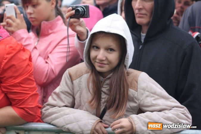 Zdjęcie w galerii na portalu naszwodzislaw.com: Donatan & Cleo oraz grupa Dżem na finał dożynek w Bukowie wiadomości z regionu