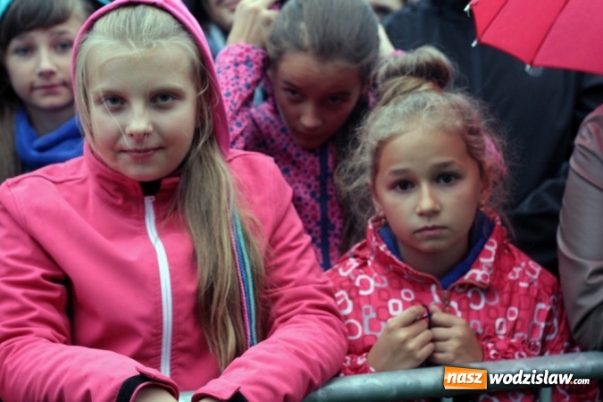 Zdjęcie w galerii na portalu naszwodzislaw.com: Donatan & Cleo oraz grupa Dżem na finał dożynek w Bukowie wiadomości z regionu