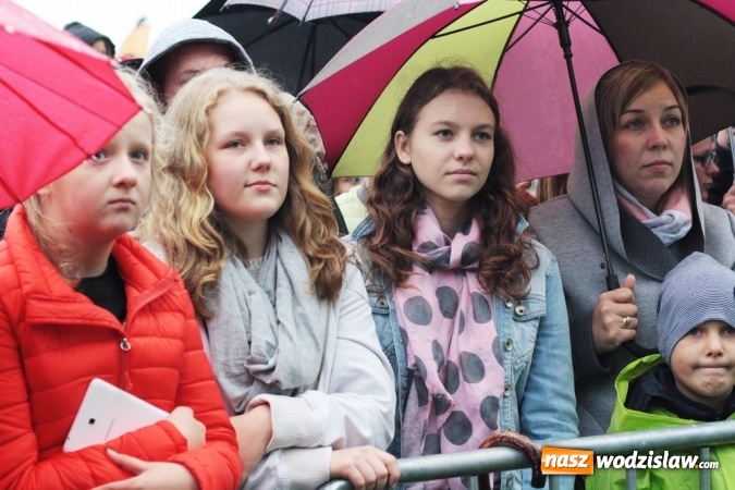 Zdjęcie w galerii na portalu naszwodzislaw.com: Donatan & Cleo oraz grupa Dżem na finał dożynek w Bukowie wiadomości z regionu