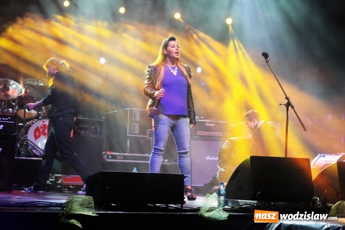 Zdjęcie w galerii na portalu naszwodzislaw.com: Donatan & Cleo oraz grupa Dżem na finał dożynek w Bukowie wiadomości z regionu