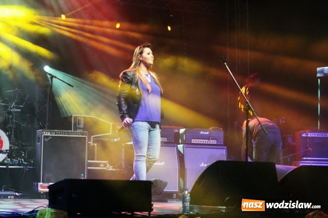 Zdjęcie w galerii na portalu naszwodzislaw.com: Donatan & Cleo oraz grupa Dżem na finał dożynek w Bukowie wiadomości z regionu