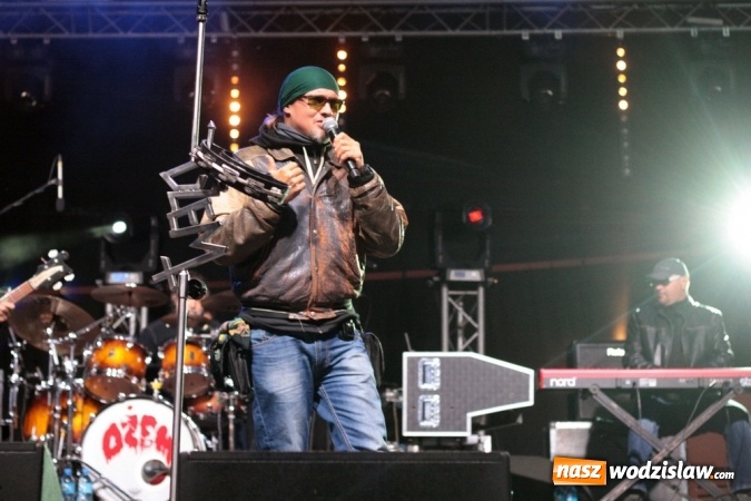 Zdjęcie w galerii na portalu naszwodzislaw.com: Donatan & Cleo oraz grupa Dżem na finał dożynek w Bukowie wiadomości z regionu