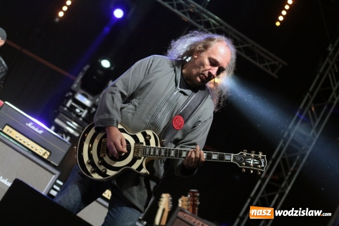 Zdjęcie w galerii na portalu naszwodzislaw.com: Donatan & Cleo oraz grupa Dżem na finał dożynek w Bukowie wiadomości z regionu