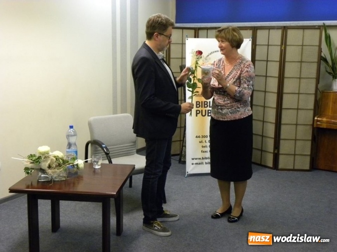 Zdjęcie w galerii na portalu naszwodzislaw.com: Gimnazjaliści spotkali się z Michałem Rusinkiem wiadomości z regionu