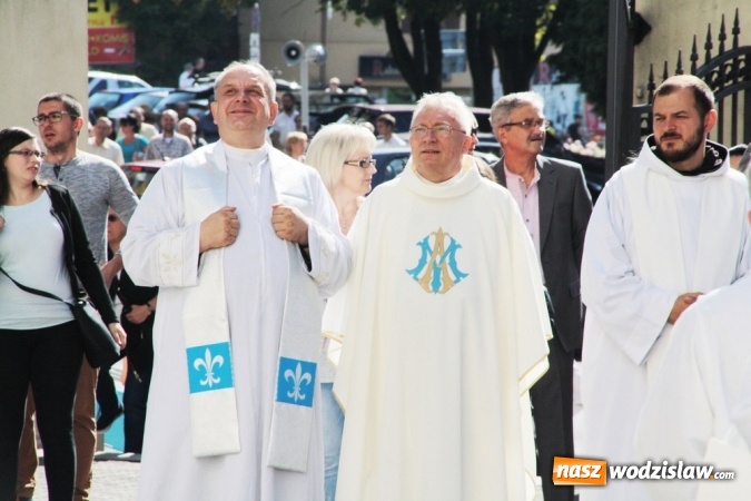 Zdjęcie w galerii na portalu naszwodzislaw.com: Wierni zawitali do Bazyliki Narodzenia Najświętszej Maryi Panny w Pszowie wiadomości z regionu