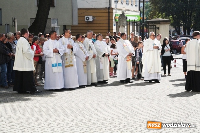 Zdjęcie w galerii na portalu naszwodzislaw.com: Wierni zawitali do Bazyliki Narodzenia Najświętszej Maryi Panny w Pszowie wiadomości z regionu