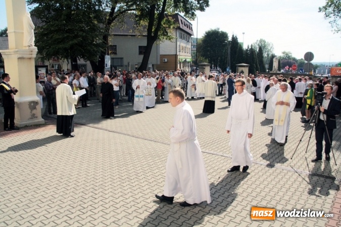 Zdjęcie w galerii na portalu naszwodzislaw.com: Wierni zawitali do Bazyliki Narodzenia Najświętszej Maryi Panny w Pszowie wiadomości z regionu