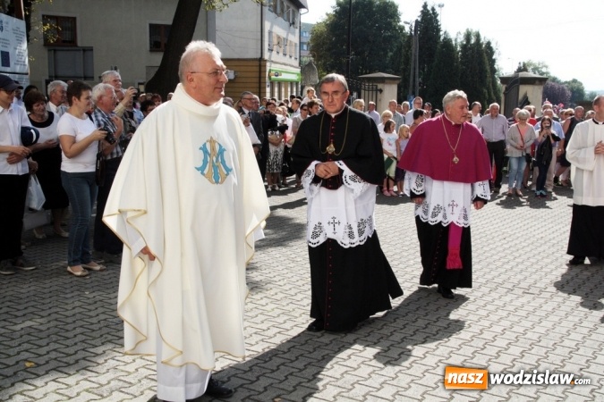 Zdjęcie w galerii na portalu naszwodzislaw.com: Wierni zawitali do Bazyliki Narodzenia Najświętszej Maryi Panny w Pszowie wiadomości z regionu