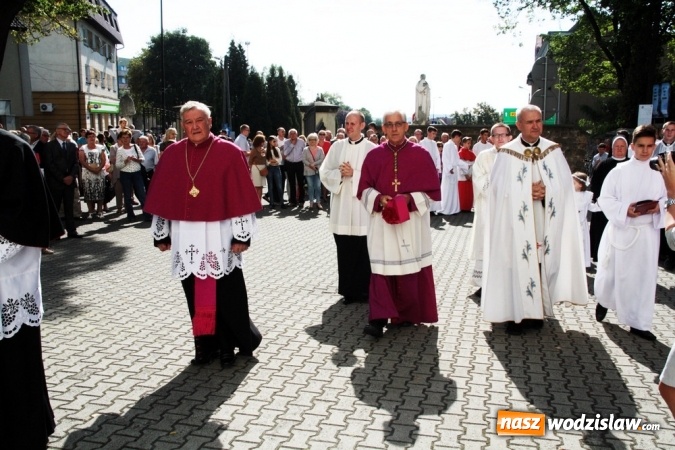 Zdjęcie w galerii na portalu naszwodzislaw.com: Wierni zawitali do Bazyliki Narodzenia Najświętszej Maryi Panny w Pszowie wiadomości z regionu