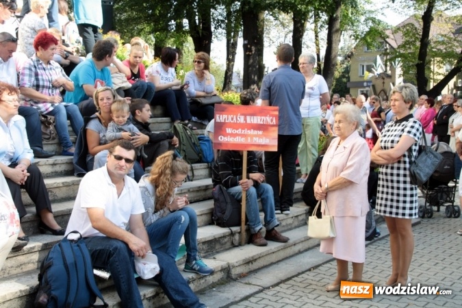 Zdjęcie w galerii na portalu naszwodzislaw.com: Wierni zawitali do Bazyliki Narodzenia Najświętszej Maryi Panny w Pszowie wiadomości z regionu