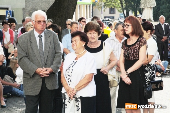Zdjęcie w galerii na portalu naszwodzislaw.com: Wierni zawitali do Bazyliki Narodzenia Najświętszej Maryi Panny w Pszowie wiadomości z regionu