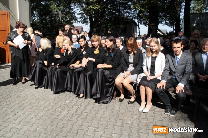 Zdjęcie w galerii na portalu naszwodzislaw.com: Wierni zawitali do Bazyliki Narodzenia Najświętszej Maryi Panny w Pszowie wiadomości z regionu