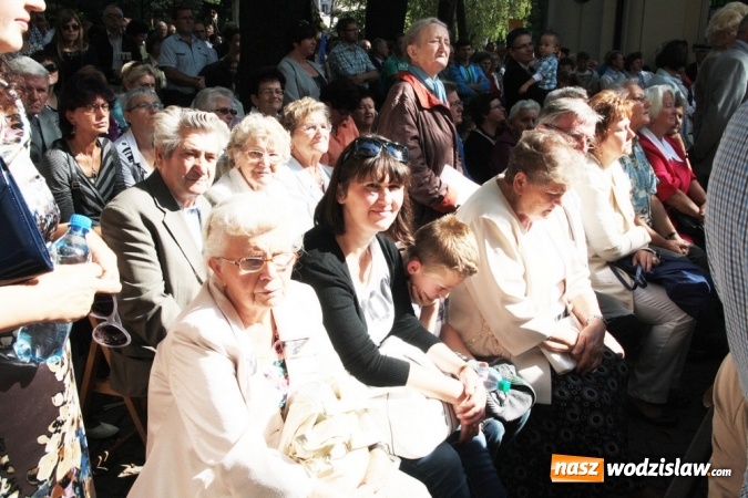 Zdjęcie w galerii na portalu naszwodzislaw.com: Wierni zawitali do Bazyliki Narodzenia Najświętszej Maryi Panny w Pszowie wiadomości z regionu