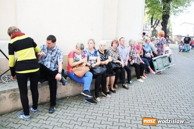 Zdjęcie w galerii na portalu naszwodzislaw.com: Wierni zawitali do Bazyliki Narodzenia Najświętszej Maryi Panny w Pszowie wiadomości z regionu