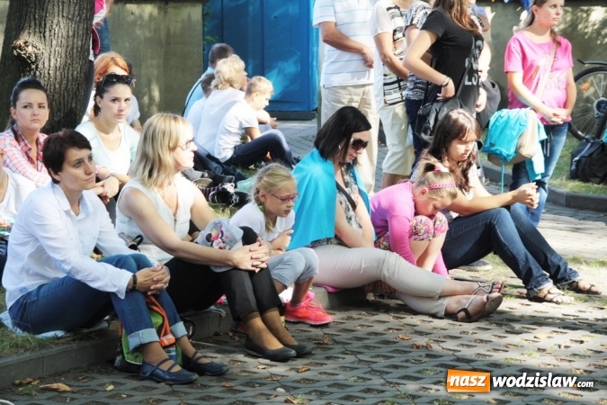 Zdjęcie w galerii na portalu naszwodzislaw.com: Wierni zawitali do Bazyliki Narodzenia Najświętszej Maryi Panny w Pszowie wiadomości z regionu