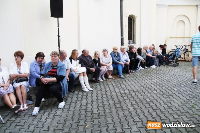 Zdjęcie w galerii na portalu naszwodzislaw.com: Wierni zawitali do Bazyliki Narodzenia Najświętszej Maryi Panny w Pszowie wiadomości z regionu