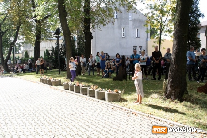 Zdjęcie w galerii na portalu naszwodzislaw.com: Wierni zawitali do Bazyliki Narodzenia Najświętszej Maryi Panny w Pszowie wiadomości z regionu