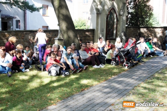 Zdjęcie w galerii na portalu naszwodzislaw.com: Wierni zawitali do Bazyliki Narodzenia Najświętszej Maryi Panny w Pszowie wiadomości z regionu