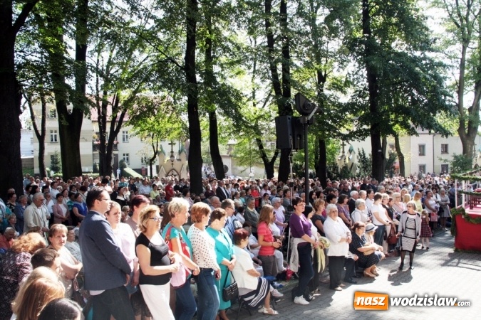 Zdjęcie w galerii na portalu naszwodzislaw.com: Wierni zawitali do Bazyliki Narodzenia Najświętszej Maryi Panny w Pszowie wiadomości z regionu