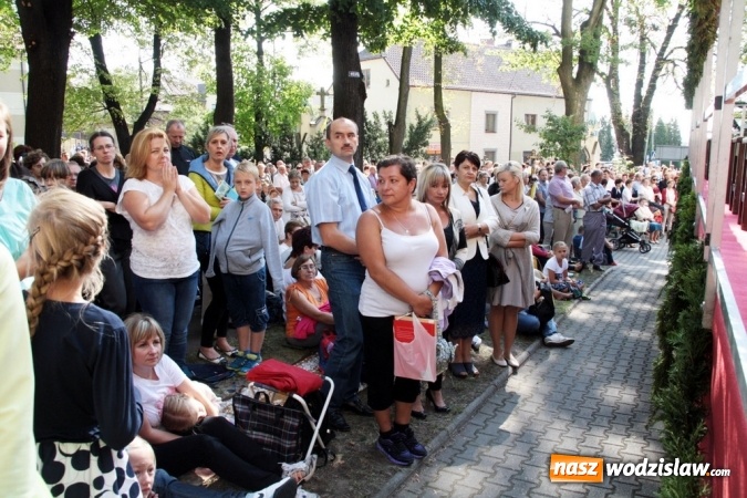Zdjęcie w galerii na portalu naszwodzislaw.com: Wierni zawitali do Bazyliki Narodzenia Najświętszej Maryi Panny w Pszowie wiadomości z regionu