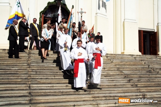 Zdjęcie w galerii na portalu naszwodzislaw.com: Wierni zawitali do Bazyliki Narodzenia Najświętszej Maryi Panny w Pszowie wiadomości z regionu