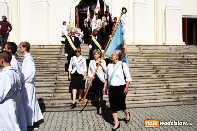 Zdjęcie w galerii na portalu naszwodzislaw.com: Wierni zawitali do Bazyliki Narodzenia Najświętszej Maryi Panny w Pszowie wiadomości z regionu