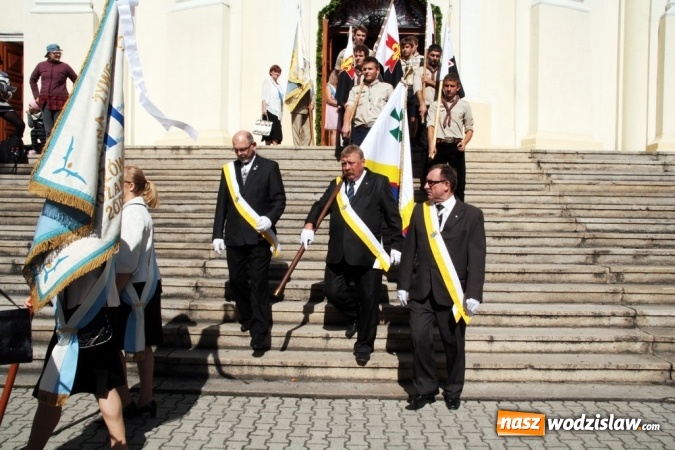 Zdjęcie w galerii na portalu naszwodzislaw.com: Wierni zawitali do Bazyliki Narodzenia Najświętszej Maryi Panny w Pszowie wiadomości z regionu