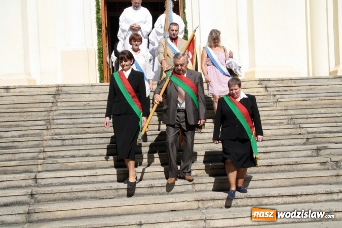 Zdjęcie w galerii na portalu naszwodzislaw.com: Wierni zawitali do Bazyliki Narodzenia Najświętszej Maryi Panny w Pszowie wiadomości z regionu