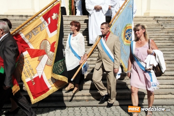 Zdjęcie w galerii na portalu naszwodzislaw.com: Wierni zawitali do Bazyliki Narodzenia Najświętszej Maryi Panny w Pszowie wiadomości z regionu