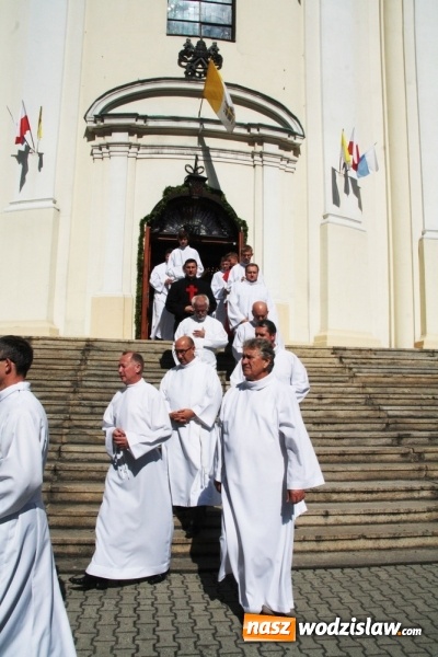 Zdjęcie w galerii na portalu naszwodzislaw.com: Wierni zawitali do Bazyliki Narodzenia Najświętszej Maryi Panny w Pszowie wiadomości z regionu
