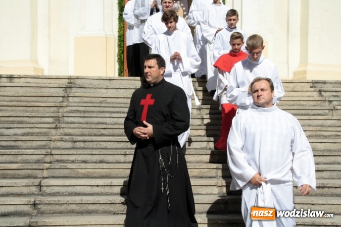 Zdjęcie w galerii na portalu naszwodzislaw.com: Wierni zawitali do Bazyliki Narodzenia Najświętszej Maryi Panny w Pszowie wiadomości z regionu