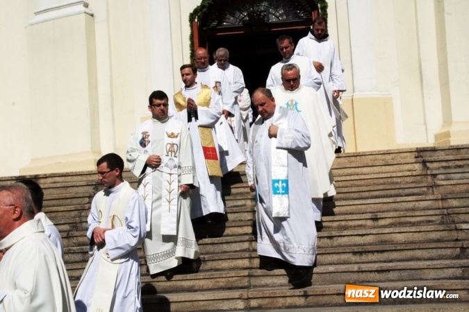 Zdjęcie w galerii na portalu naszwodzislaw.com: Wierni zawitali do Bazyliki Narodzenia Najświętszej Maryi Panny w Pszowie wiadomości z regionu