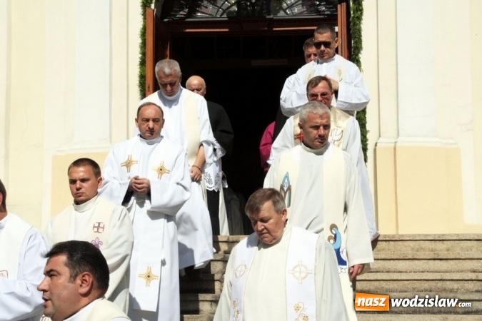 Zdjęcie w galerii na portalu naszwodzislaw.com: Wierni zawitali do Bazyliki Narodzenia Najświętszej Maryi Panny w Pszowie wiadomości z regionu